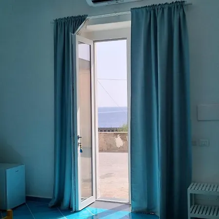 Affittacamere Brezza Di Terra 3*